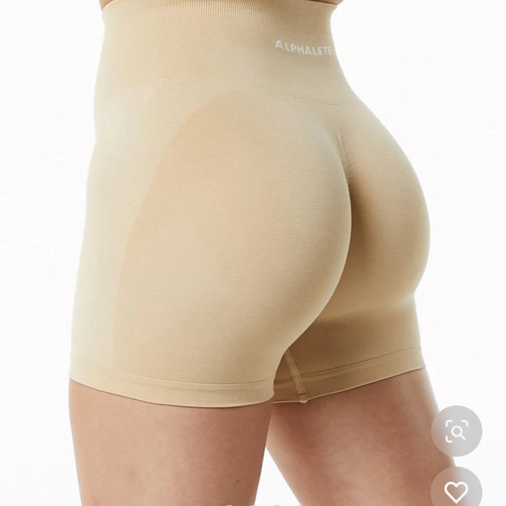 Alphalete Women’s Amplify Short 4.5" -
Hazelnut